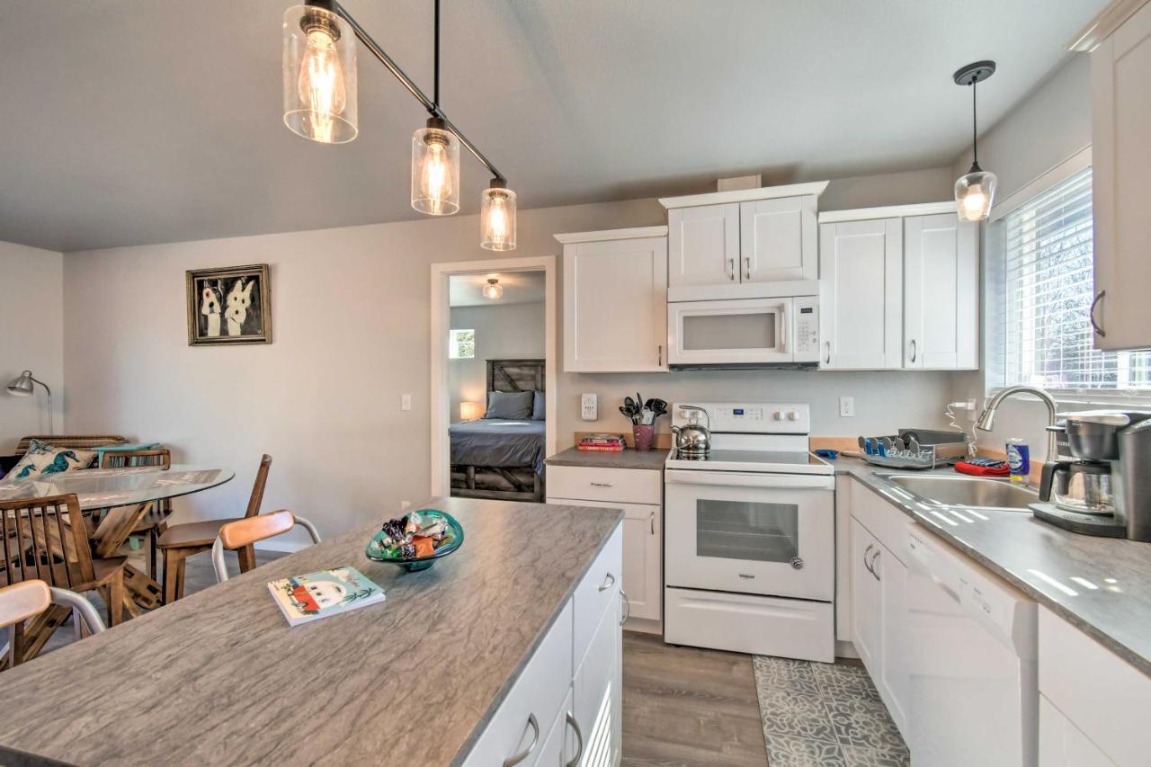 Canal Cottage Retreat With Dock And Waterfront Views Ocean Shores Eksteriør bilde