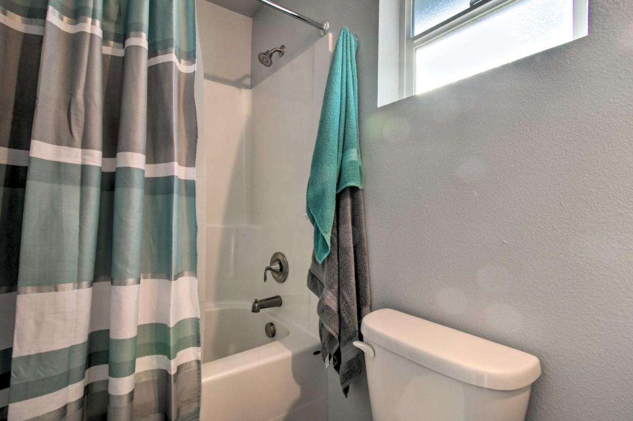 Canal Cottage Retreat With Dock And Waterfront Views Ocean Shores Eksteriør bilde
