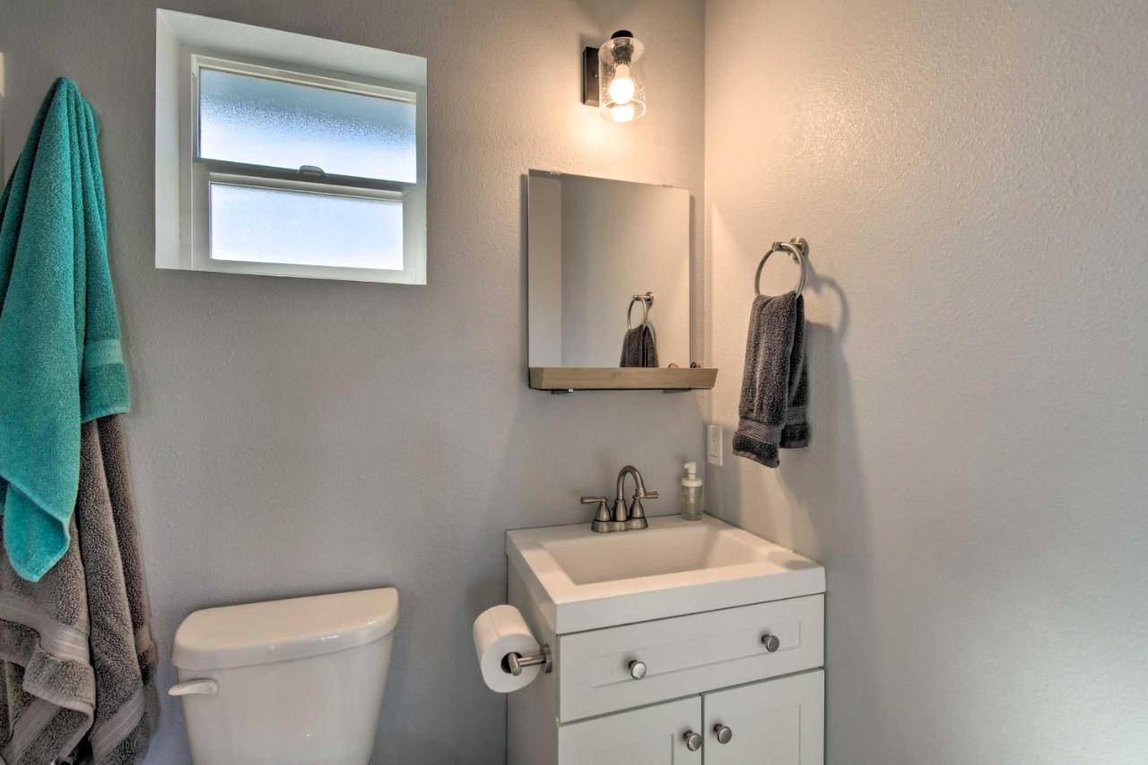 Canal Cottage Retreat With Dock And Waterfront Views Ocean Shores Eksteriør bilde