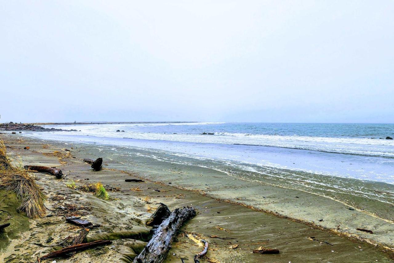 Canal Cottage Retreat With Dock And Waterfront Views Ocean Shores Eksteriør bilde